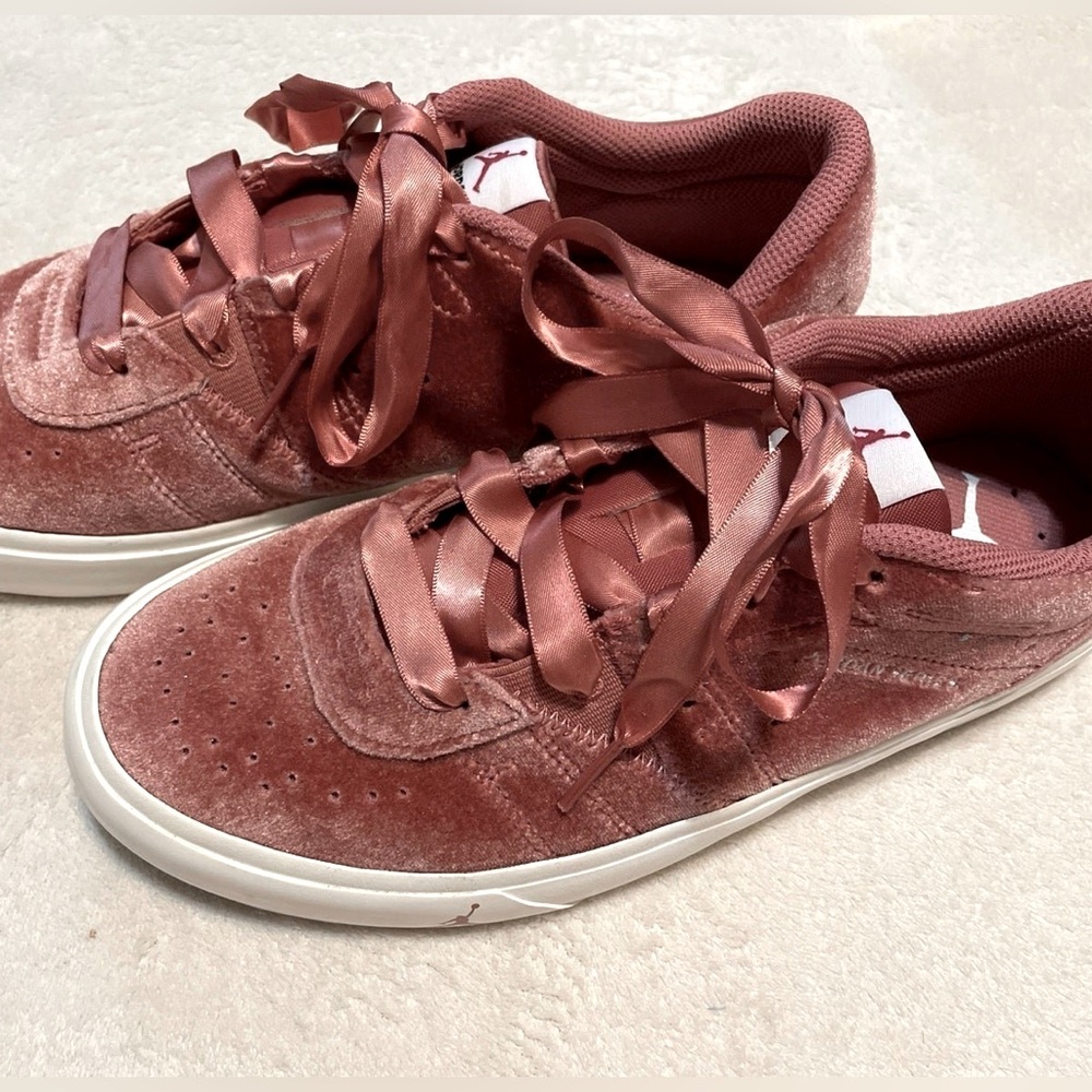 Women’s Jordan SE Rose Suade